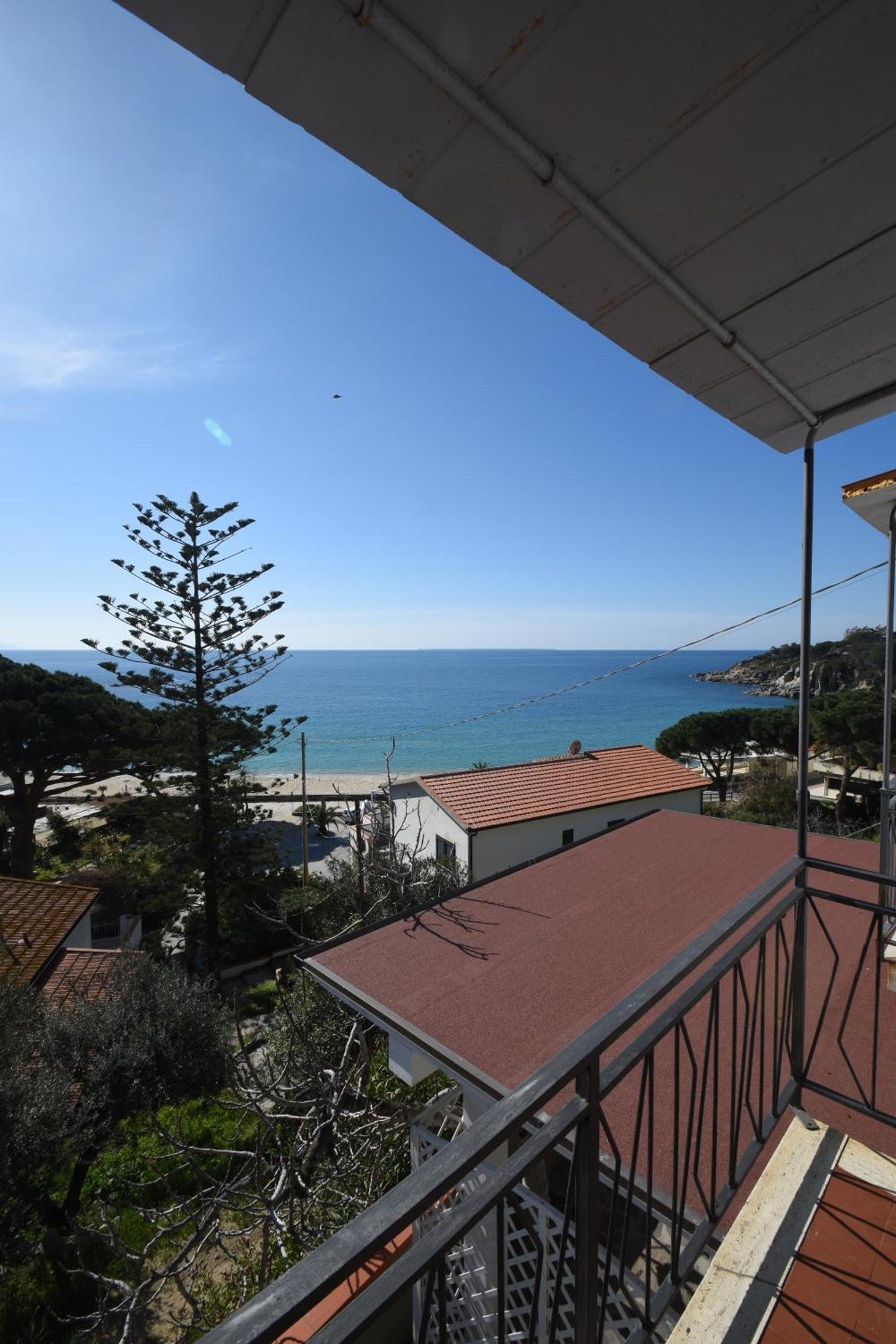 Appartamenti Cavoli - Vista Mare Con Terrazze, Clima E Posti Auto Spiaggia di Cavoli Exteriér fotografie