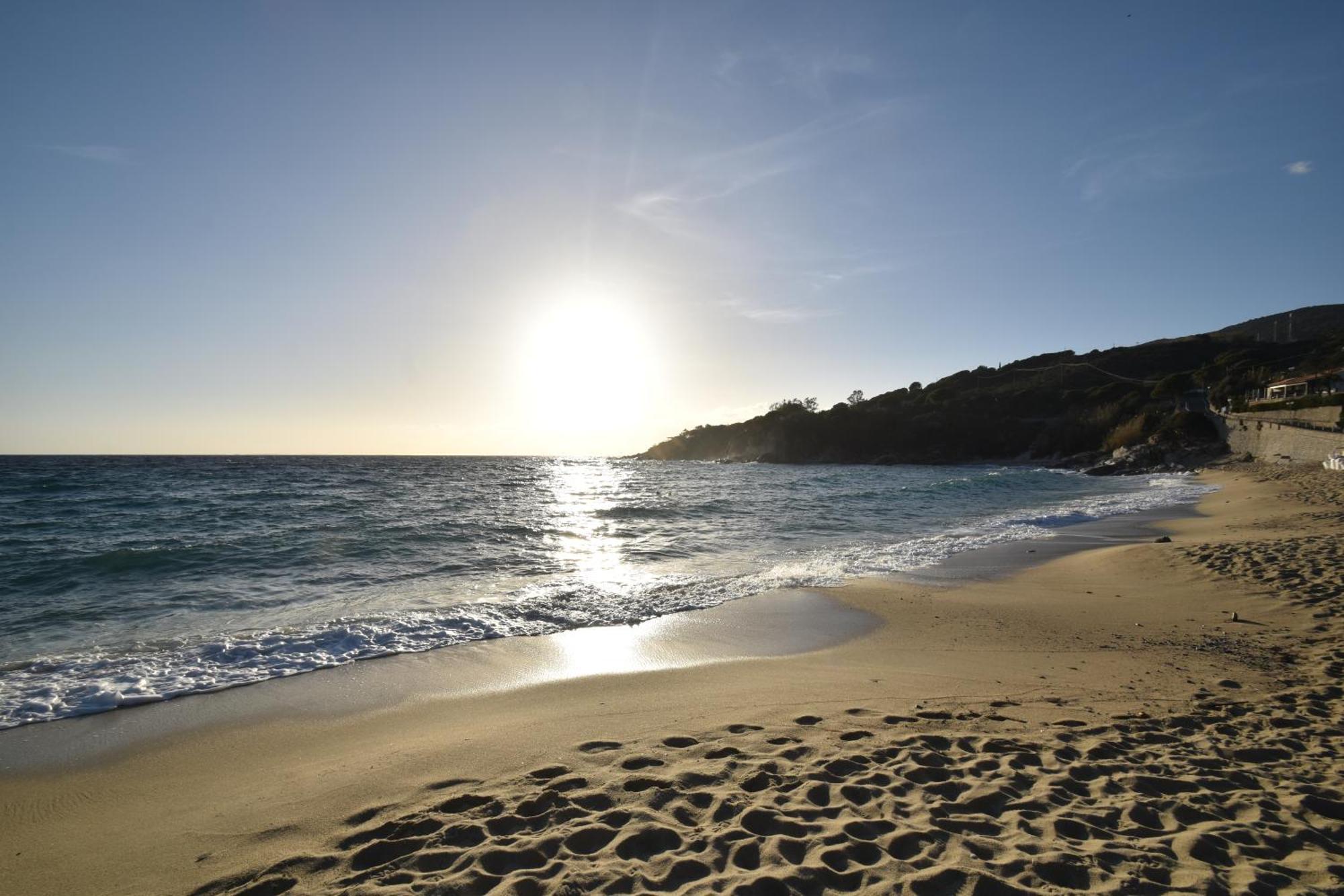 Appartamenti Cavoli - Vista Mare Con Terrazze, Clima E Posti Auto Spiaggia di Cavoli Exteriér fotografie